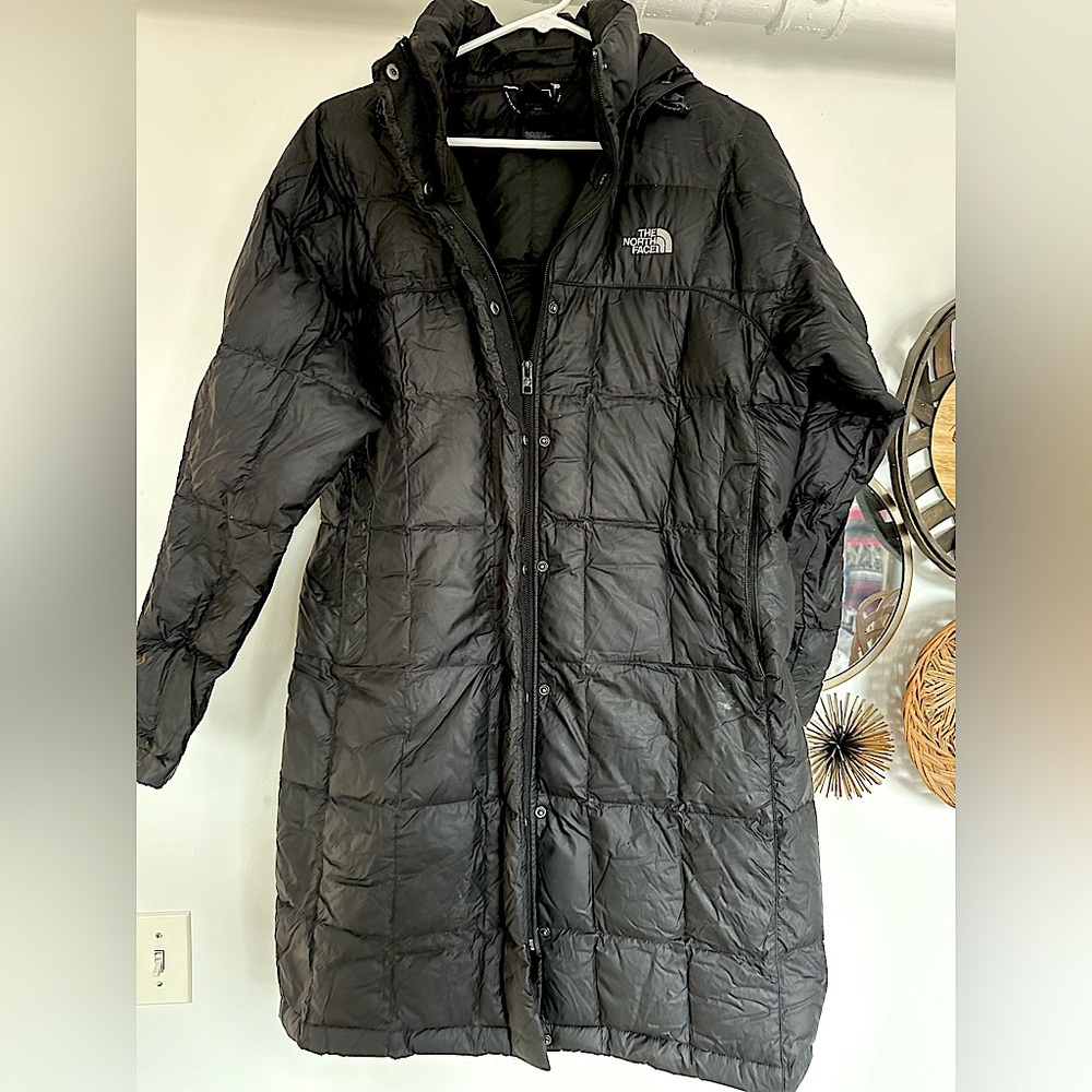 **Like NEW** Women’s knee length down NorthFace puffer coat